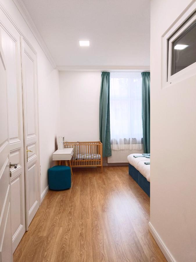 Ruyi Holiday Sopron Esterno foto
