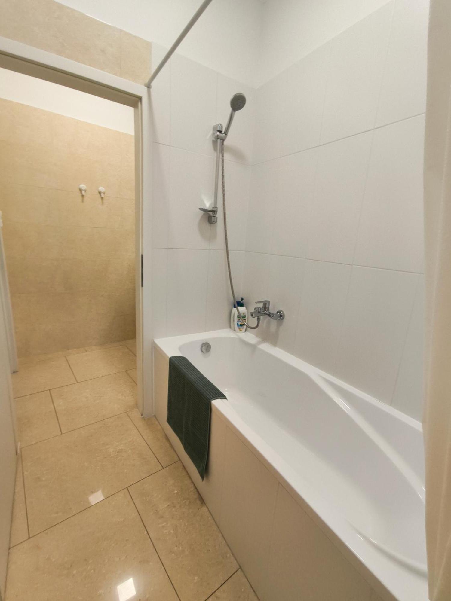 Ruyi Holiday Sopron Esterno foto